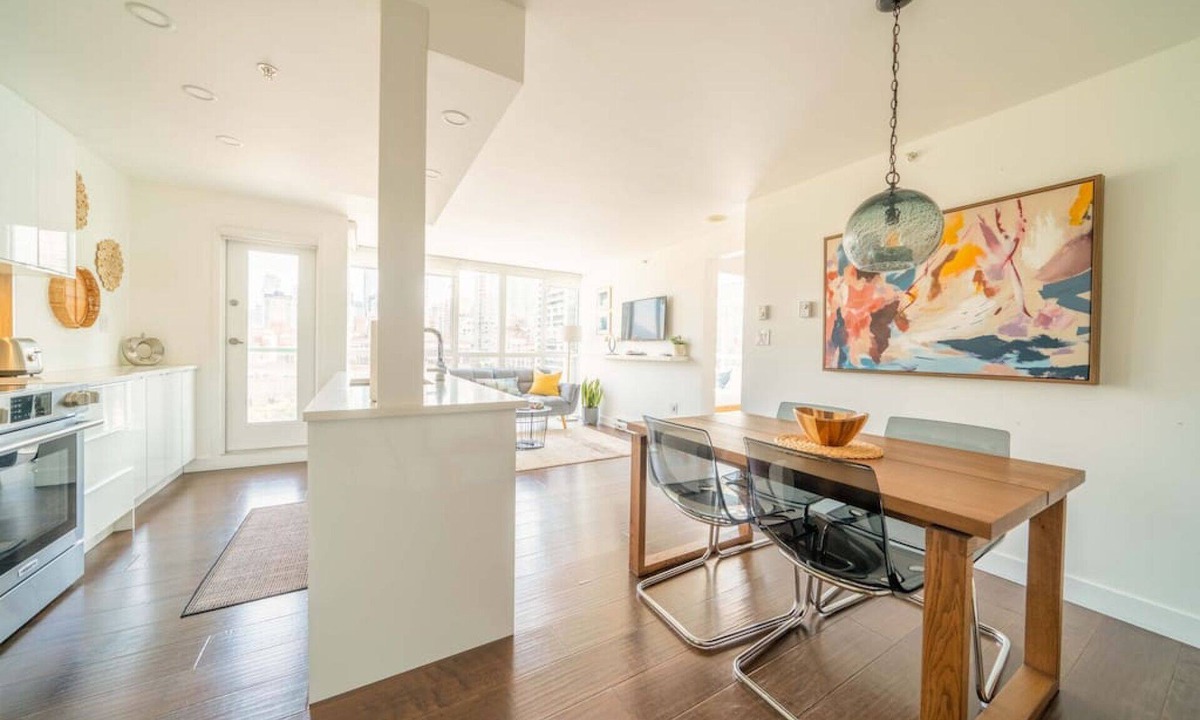 Downtown Vancouver Apartment | Bright Beachfront 2-Bed, City Views, Yaletown