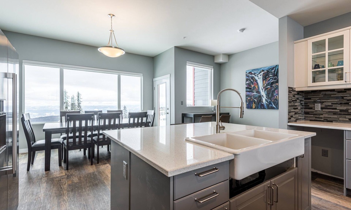 Silver Star Mountain Hotel | Bright & Cozy 3-Bedroom Townhome w/Ski-In/Ski-Out & Hot Tub