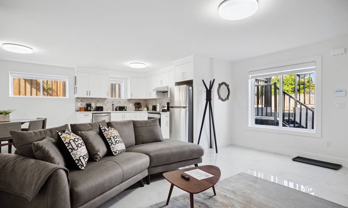 Burnaby House | Bright New Modern 2BR/2BA Family Stay with A/C | Close to SFU and Brentwood