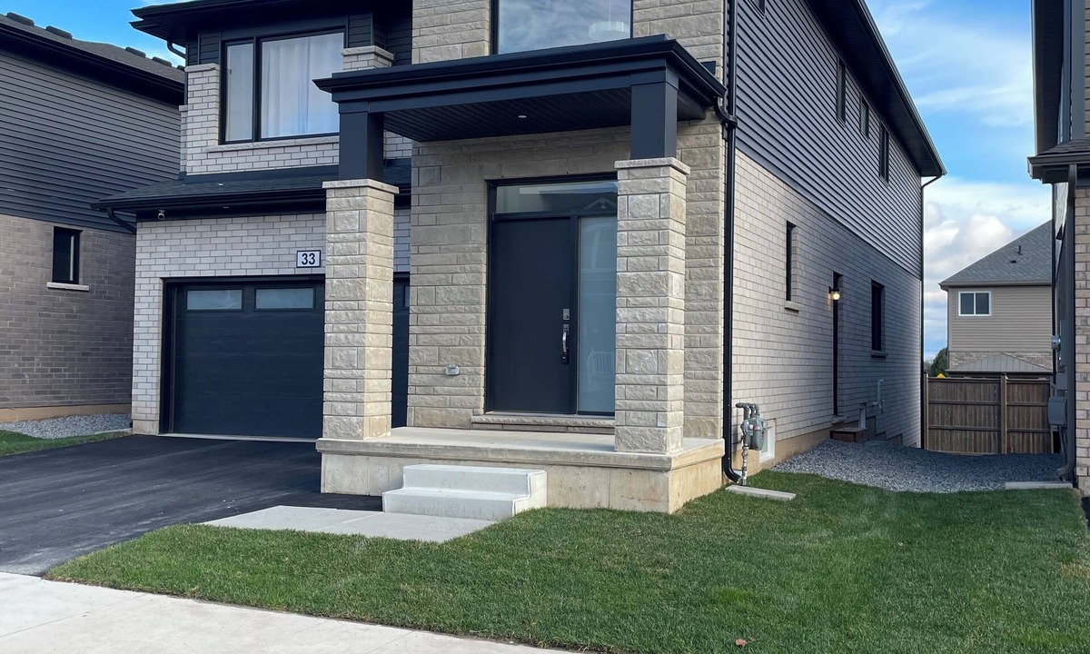 Fonthill Apartment | Bright Private 2BR Suite | Near Niagara Falls | Family-Friendly