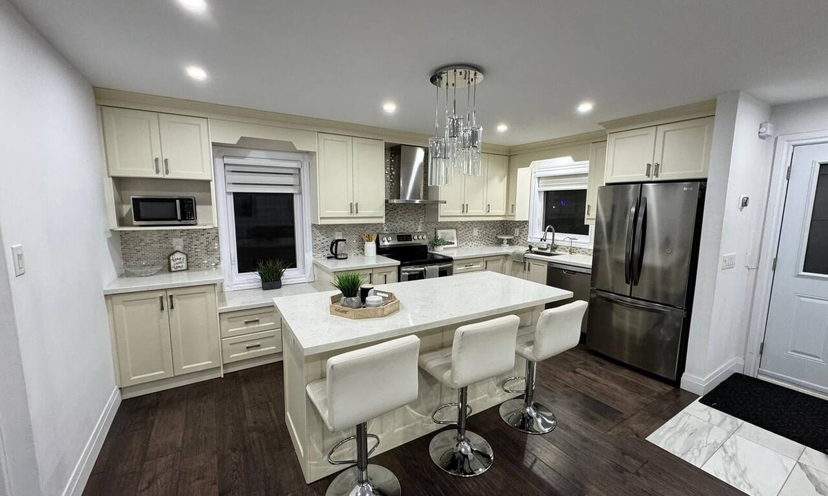 Wexford - Maryvale Hotel | Bright & Spacious Home for 4 Near DVP/401 Free Parking