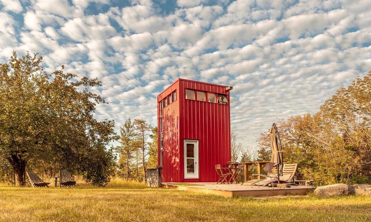 Cramahe Cabin | Bright Tiny House for an Unforgettable Glamping Getaway near Belleville, Ontario