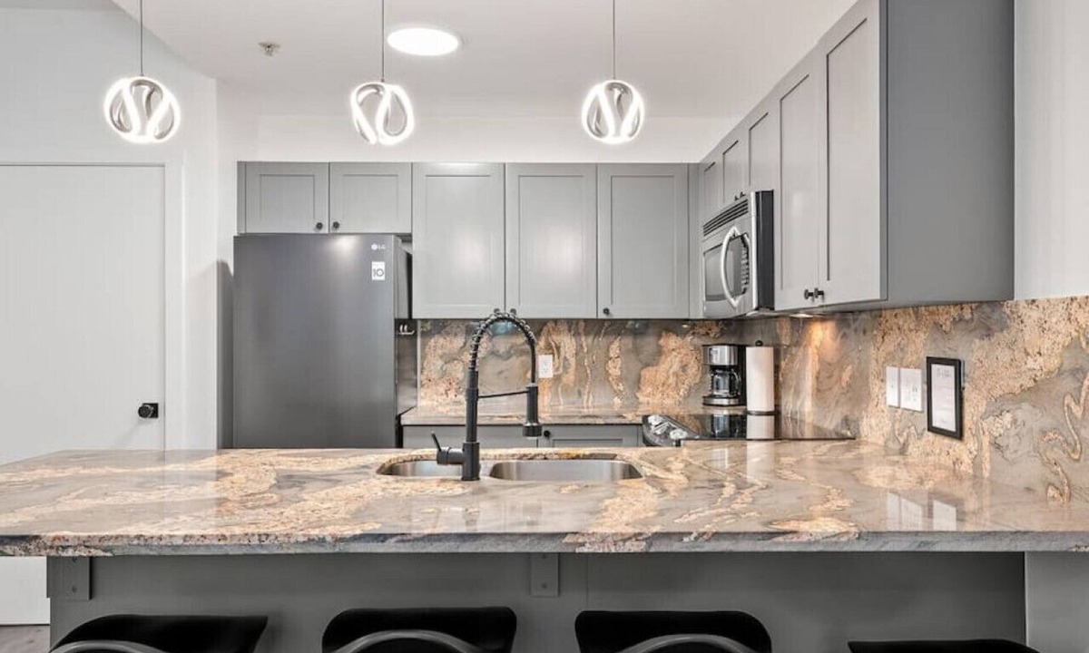 Village North Villa | Bright Whistler Village 1BR, HotTub, Free Parking, AC