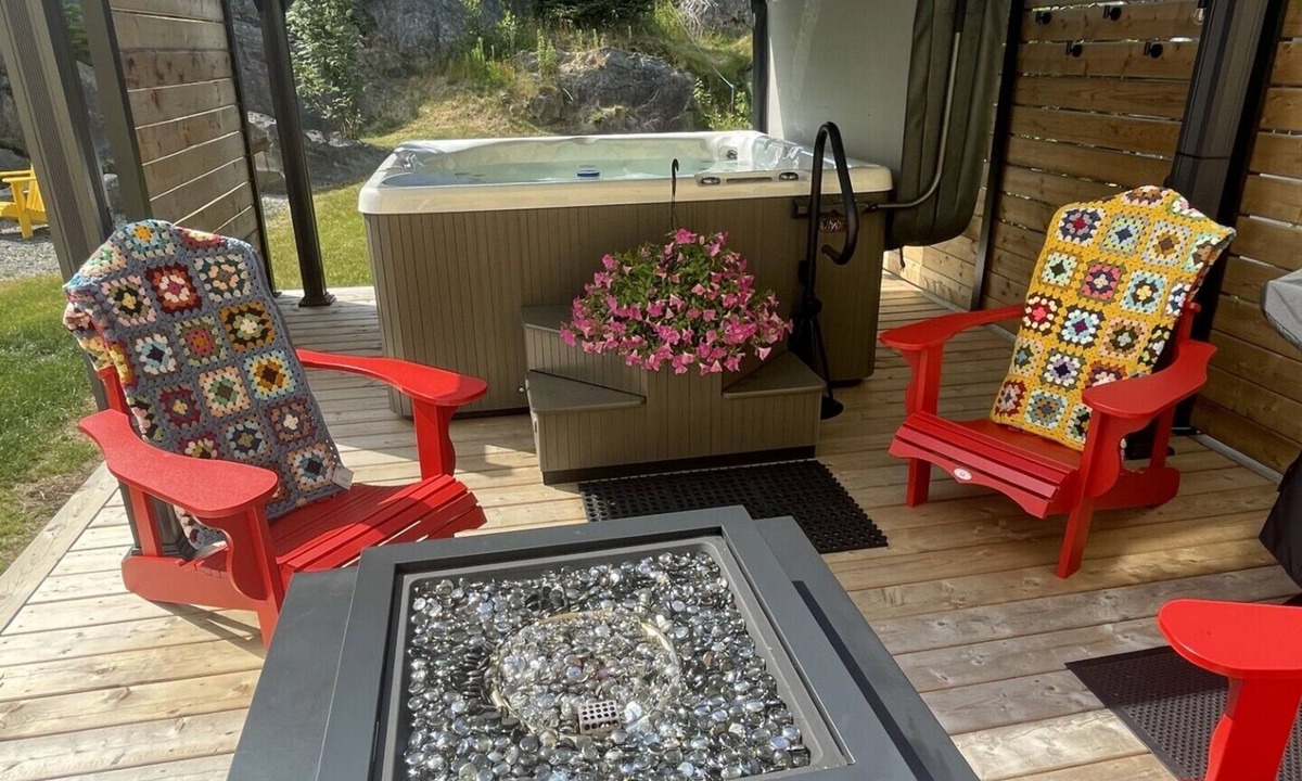 Brigus House | Brigus Bower with Hot Tub, in Beautiful Historic Brigus NL.