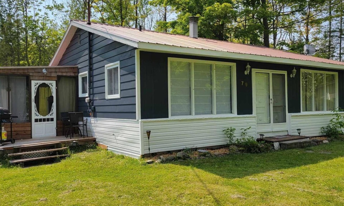 Sauble Beach House | By The Beach - Affordable Sauble Beach Getaway