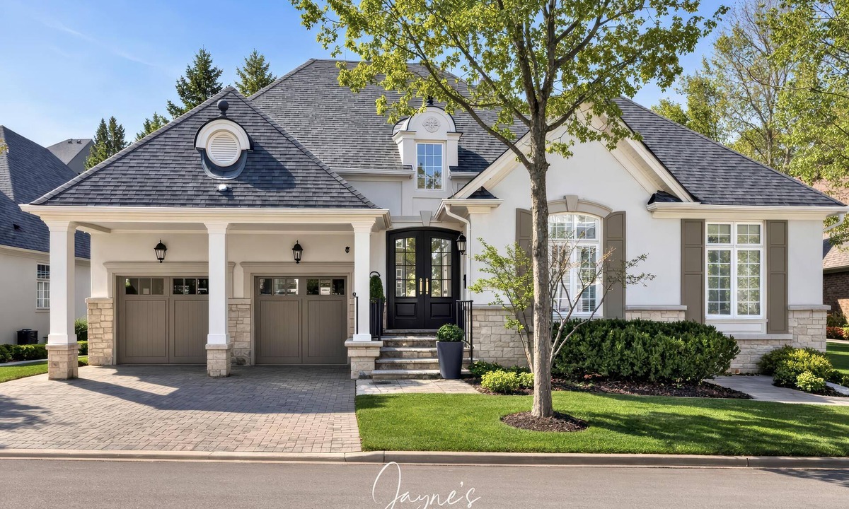 Clarkson-Lorne Park House | Private Estate Living on Hidden Grove Lane