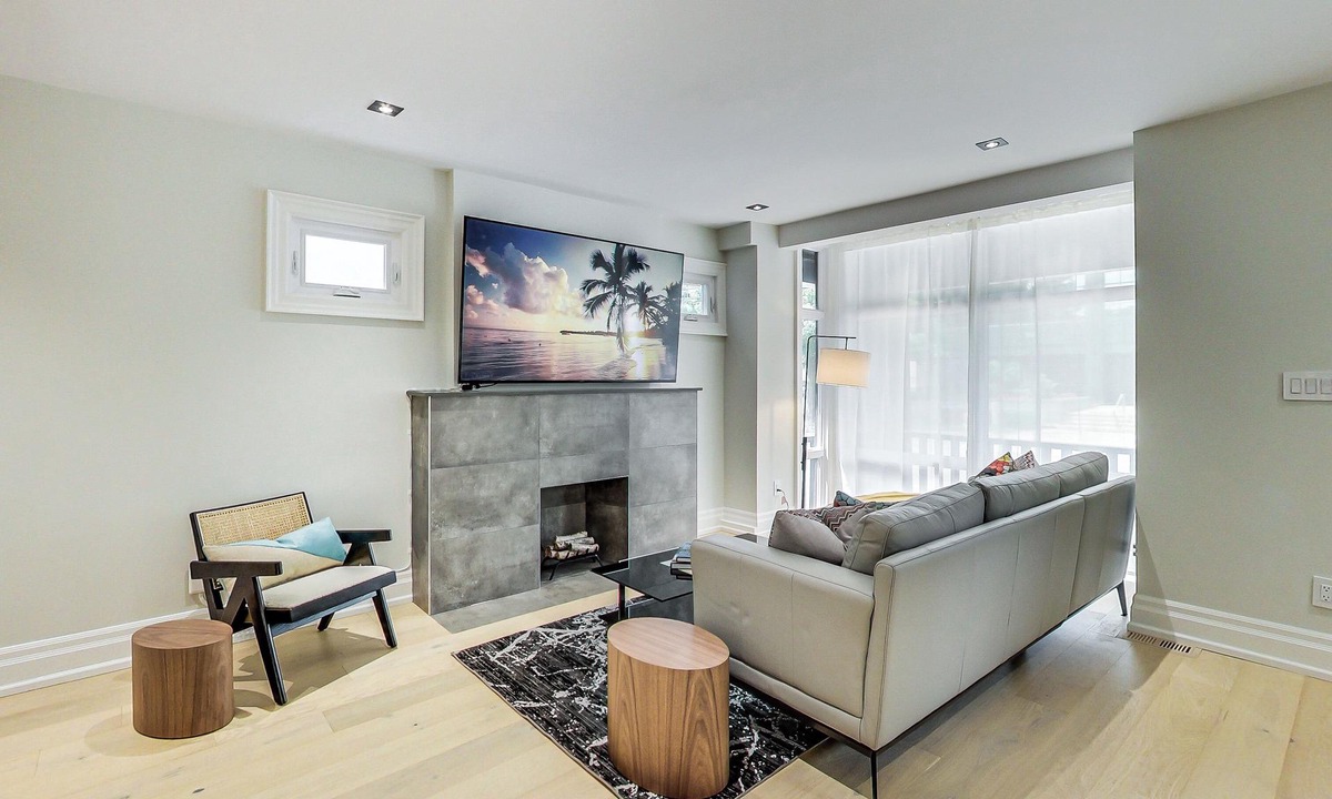 Yonge-Eglinton House | Casa Luxe On Subway Line!