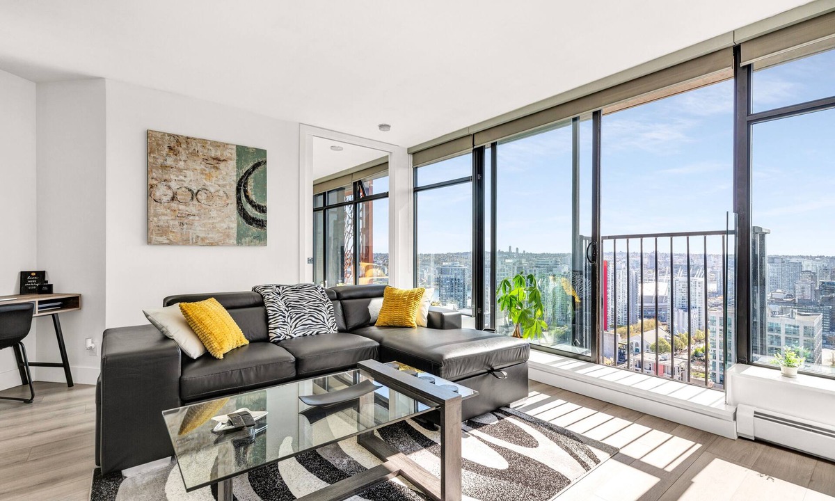 Gastown Apartment | Central Luxury Apartment with Best City Views!