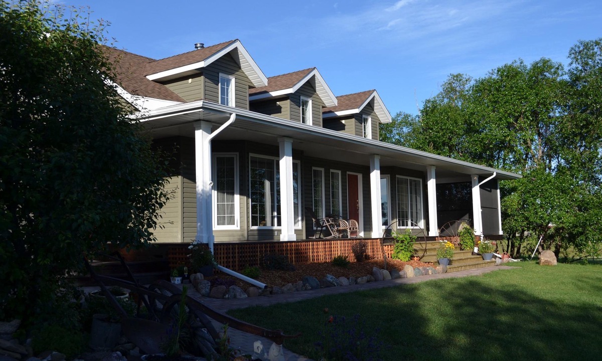 Cardston House | ☀️Central to Waterton & Glacier National Parks - Country Living - at it's best