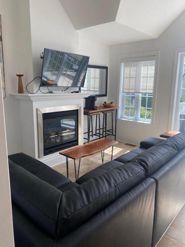 Saint-Sauveur Apartment | Chalet Saint-Sauveur with heated pool during Summer and Ski in Ski out!
