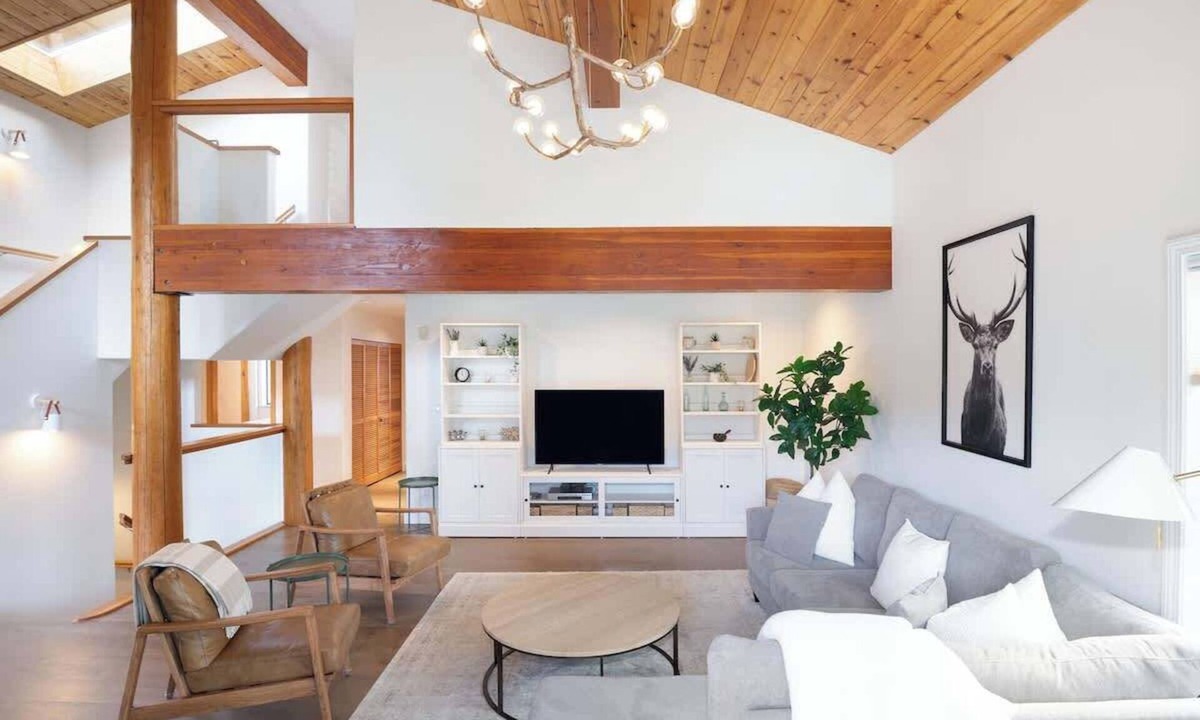Whistler House | Chalet with hot tub near village