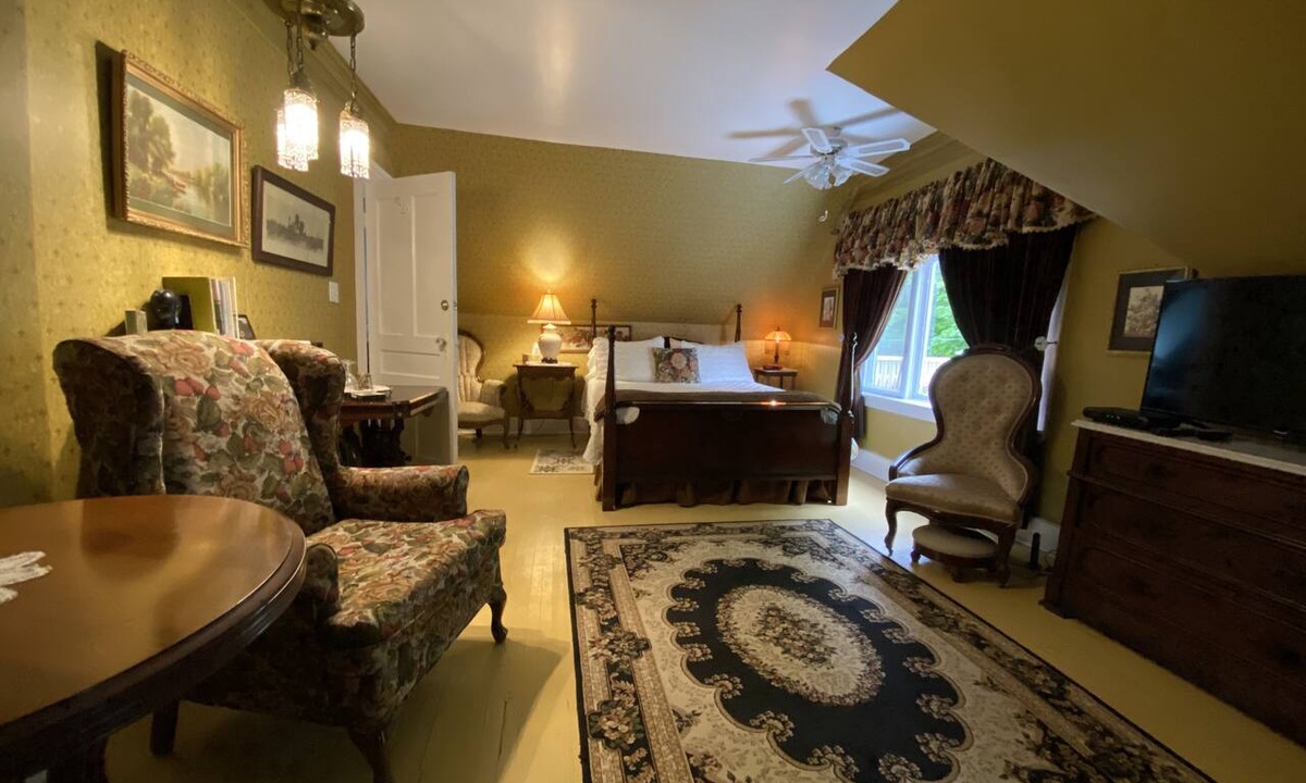 North Sydney Bed & Breakfast | Chambers Guest House B&B