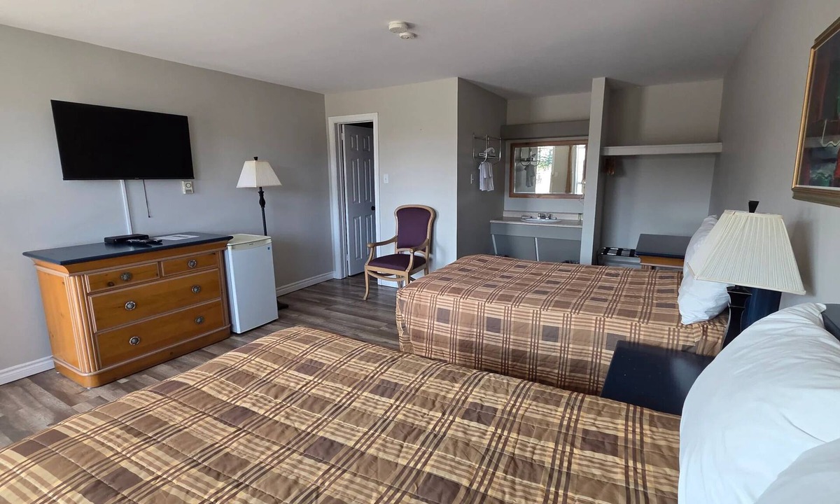 Petit-Rocher Hotel | Chambre 2 Lits Queen #3