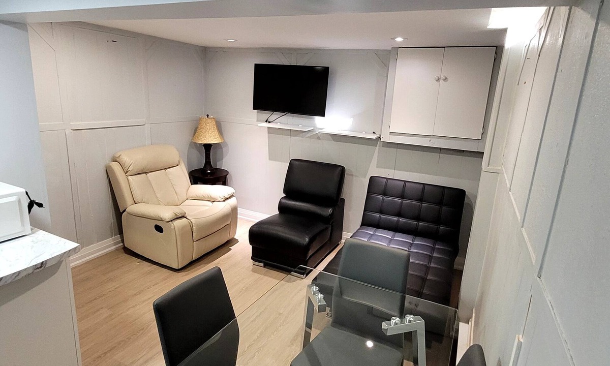 Cabbagetown House | Charming 1-bedroom, 1 bathroom, basement house in Brampton with WiFi