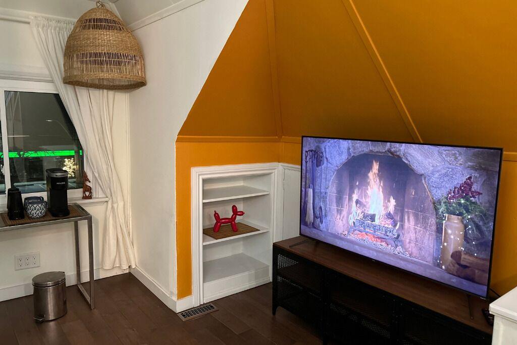 Hamilton House | Charming 1-bedroom house in Hamilton with WiFi and AC