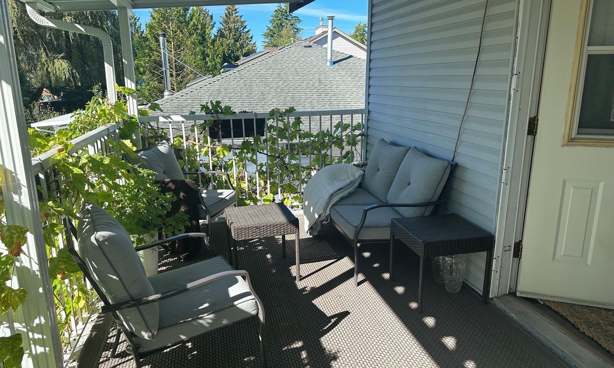 Aldergrove House | Charming 3 bedroom family home with 2 patios. 10mim to YXX, EV charging, laundry