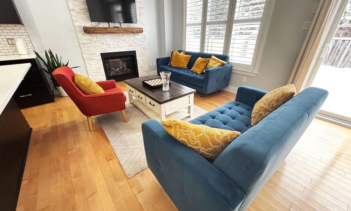 Leitrim House | Charming 4-bedroom house with WiFi and AC in welcoming Ottawa