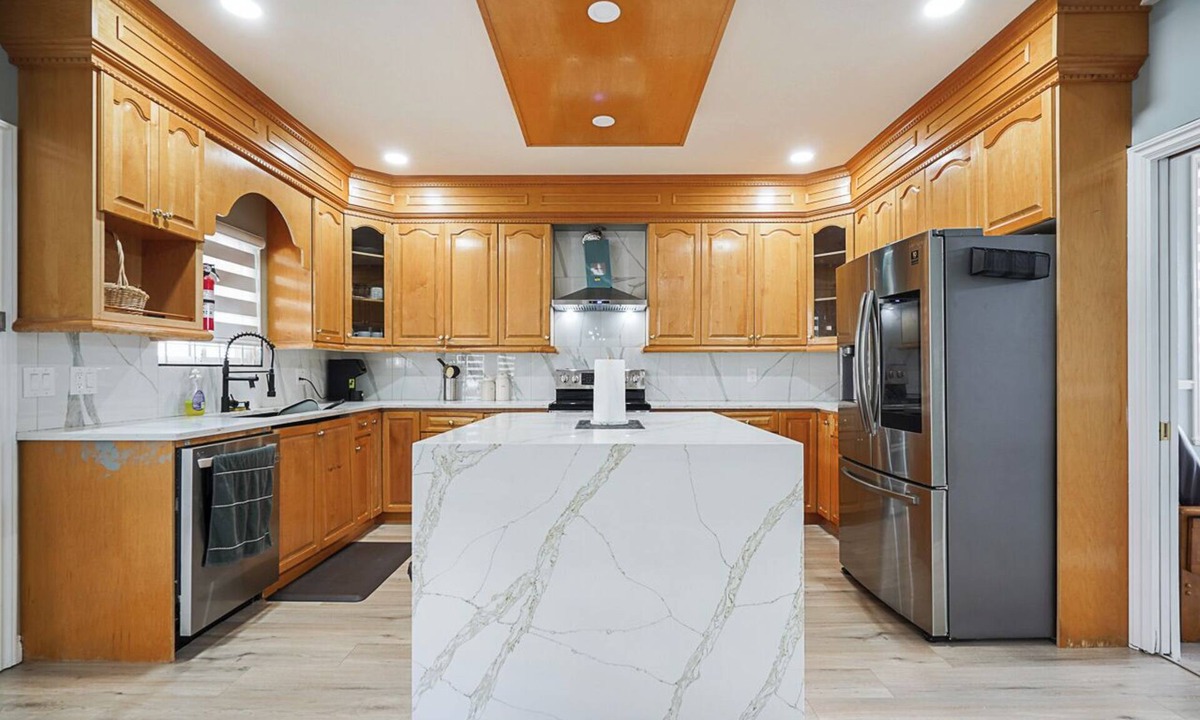 Surrey Newton House | Charming 5 bed and 4 bath family home located in the heart of Delta/Surrey