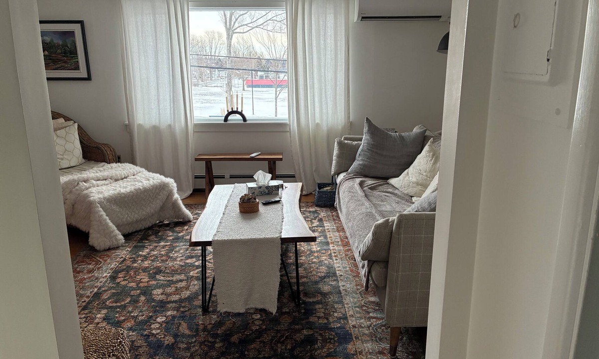 Summerside Apartment | Charming apartment in fabulous Summerside with AC, WiFi