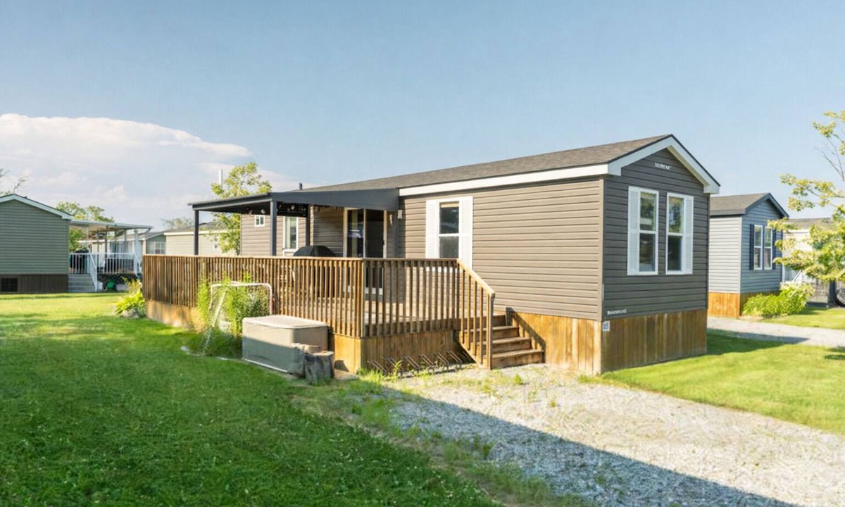 Niagara-on-the-Lake Cottage | Charming cottage offers perfect blend of rustic comfort and modern convenience