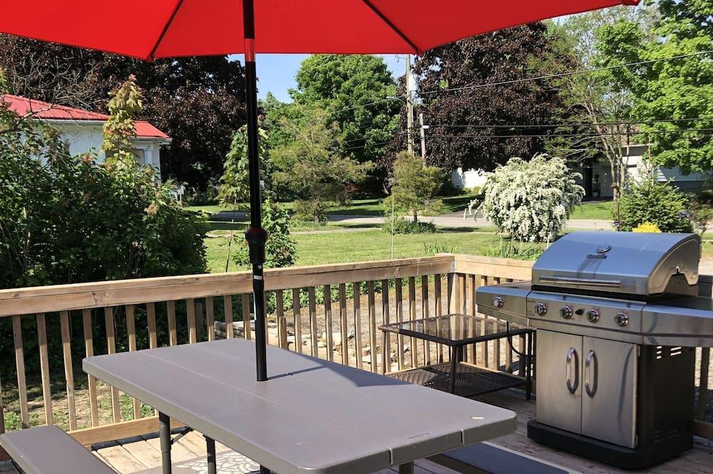 Port Burwell Cottage | Charming Cottage in small town beach community
