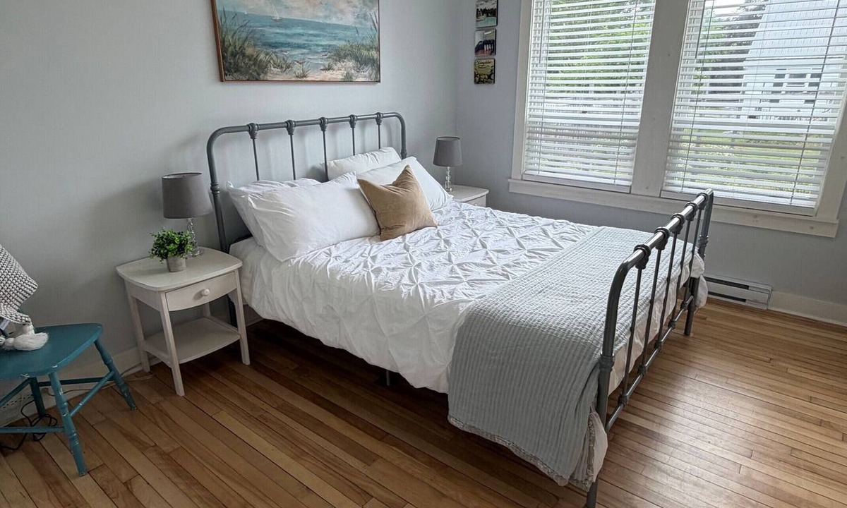 St. Andrews Cottage | Charming, cottage in the heart of St. Andrews! Screened in porch/back deck/BBQ
