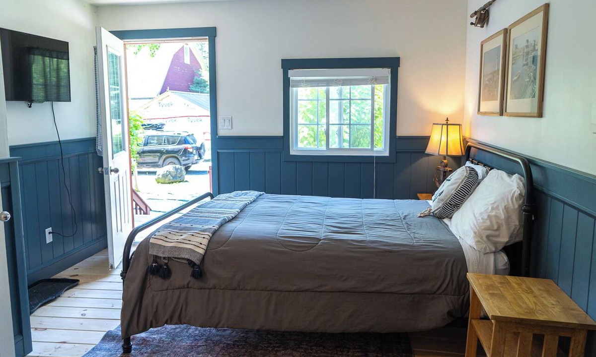 Saint Patrick Cabin | Charming Countryside Cabin. Pet-Friendly!