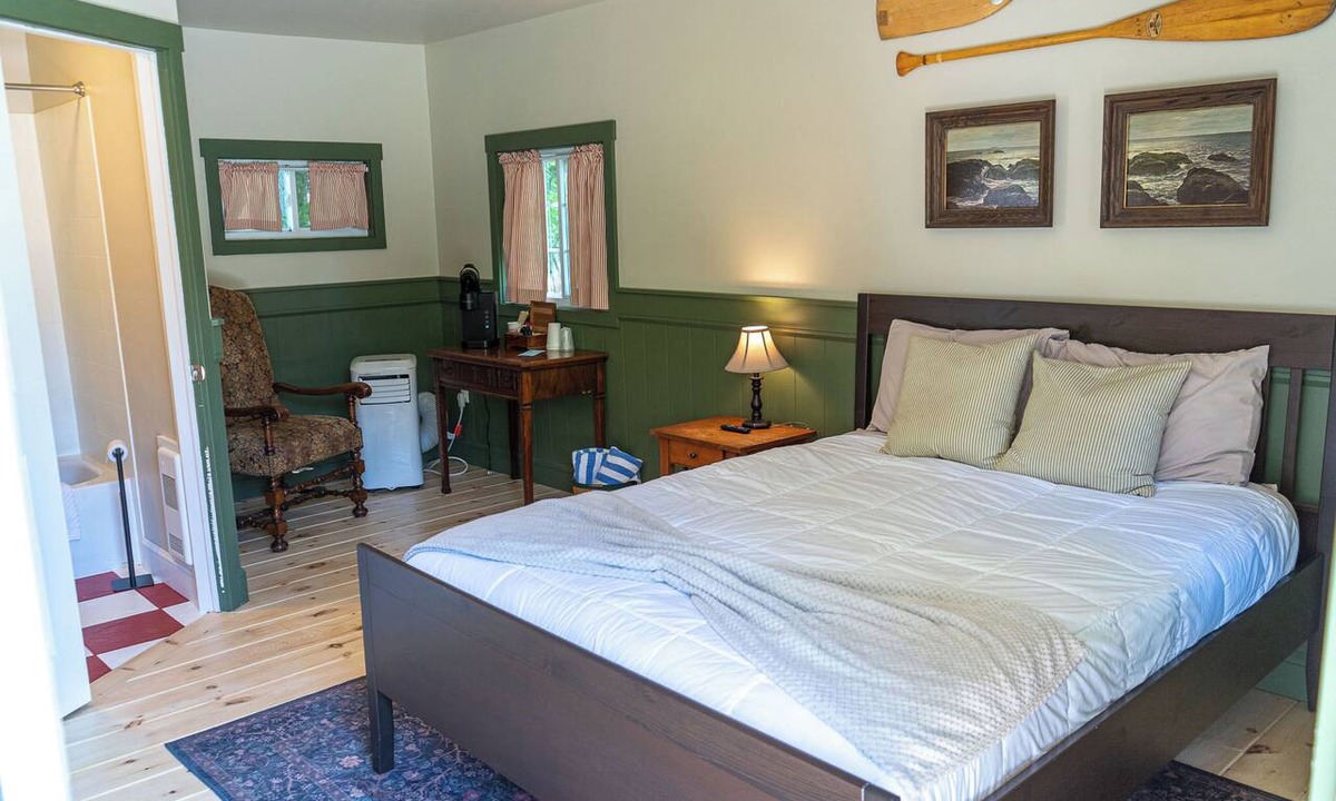 Saint Patrick Cabin | Charming Countryside Cabin. Pet-Friendly!
