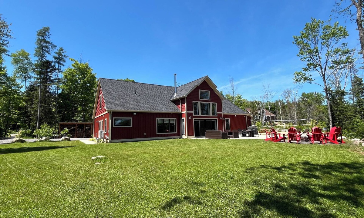 Rye Cottage | Charming Deer Lake Cottage for 1-4 Guests