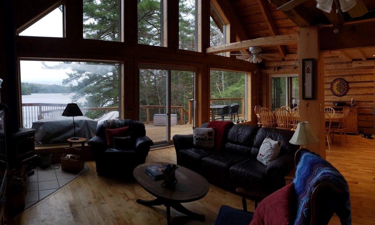 Algonquin Highlands House | Charming Family Lakefront Cottage in Algonquin Highlands