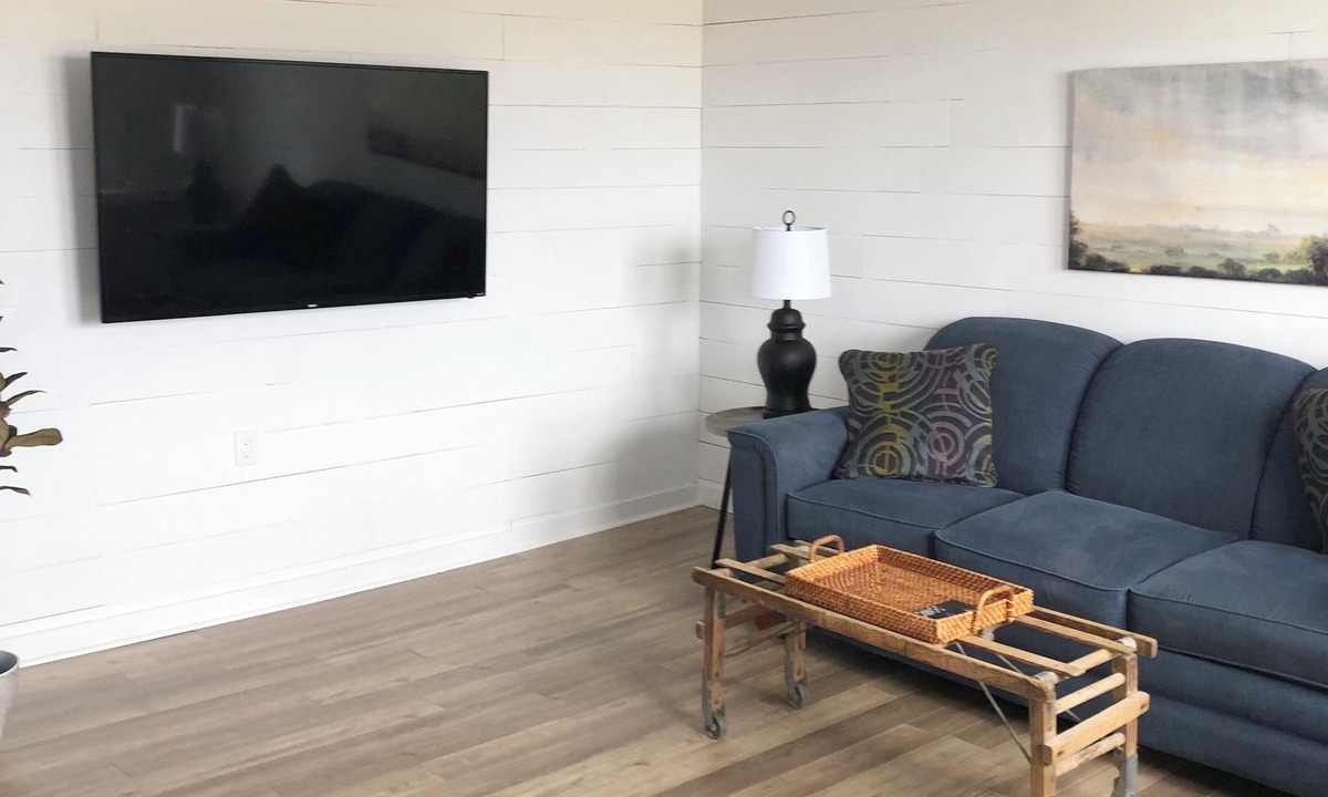 Souris House | Charming PEI farmhouse with beach access