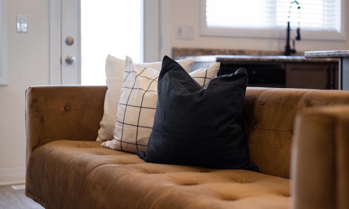 Beamsville House | Cherry Heights Haven: Delightful Designer Townhome