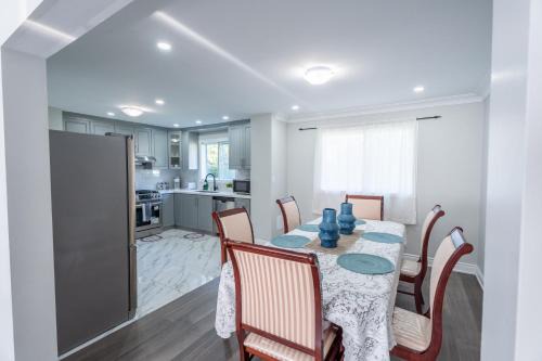 Brampton House | Chic and Cozy 5 Bedroom House