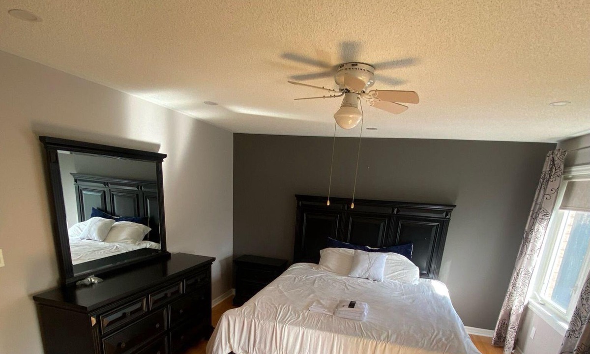 Glen Abbey House | Chic Oakville Hideaway: Perfect for Families