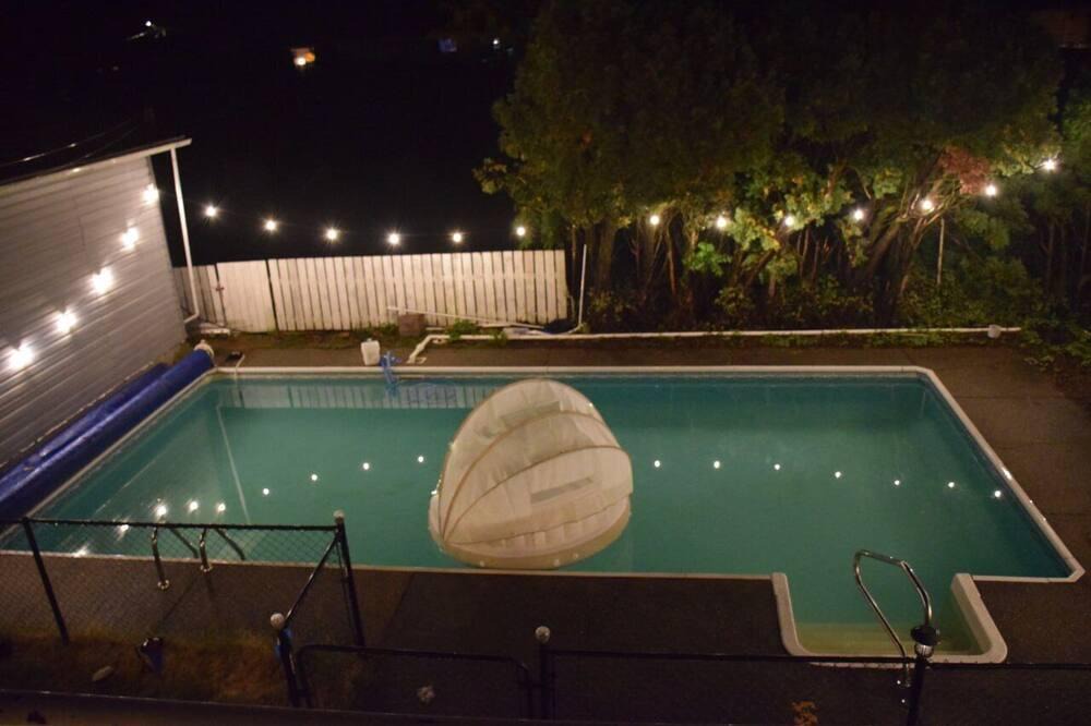 Chilliwack Proper Village West House | "Chilliwack Oasis Awaits: Vrbo Bliss with Pool, HotTub and Movie Theatre!"