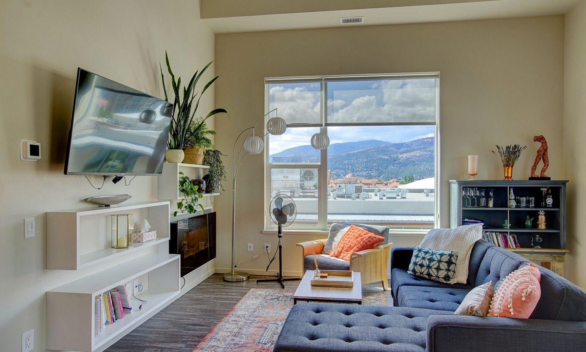 Kelowna Central Business District Apartment | City views getaway