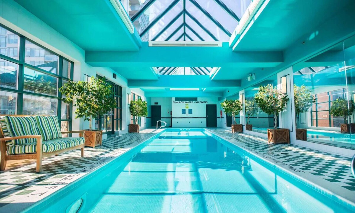 Bloor-Yorkville Hotel | Classic Room w/Queens Park Views – Perfect for Exploring Vibrant Yorkville