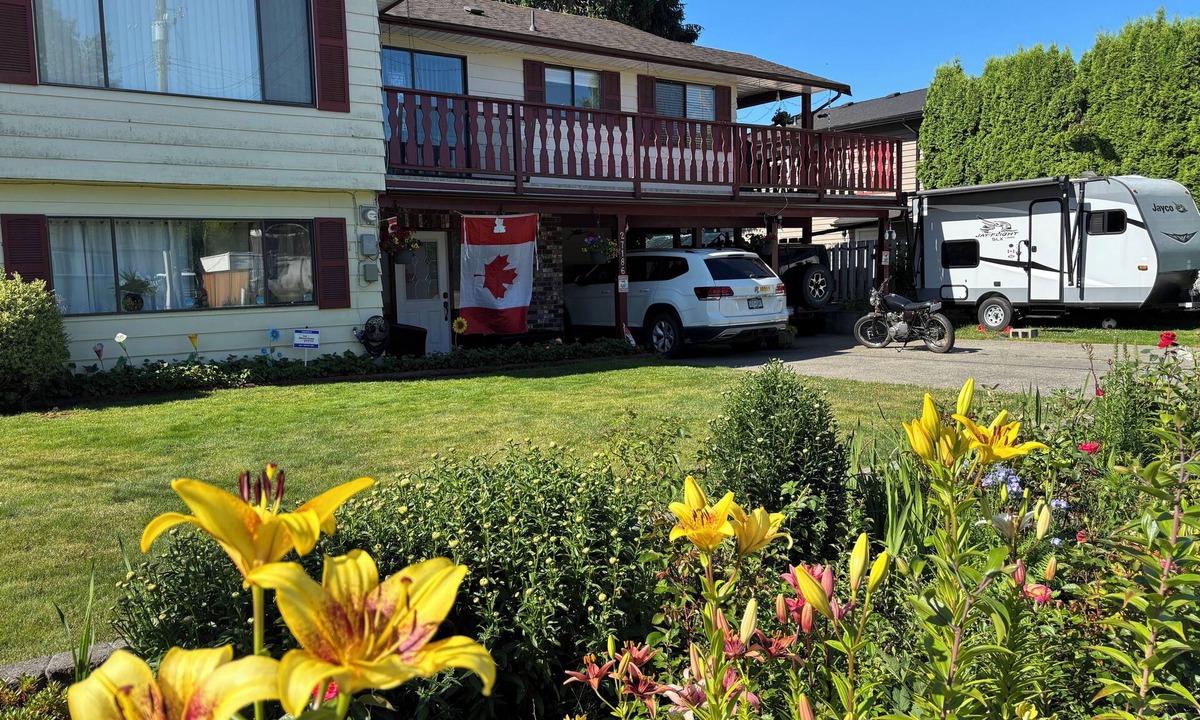 Aldergrove House | Clean safe double bedroom, comfy bed, keyless entry, no stairs, on bus routes