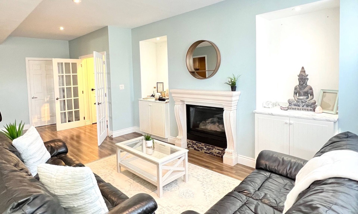 Sherkston Apartment | Close to beach SAUNA & Movie Room/Sherkston
