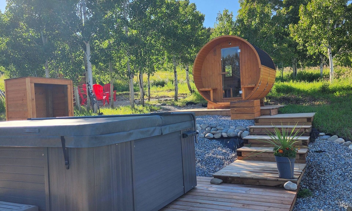 Division No. 3 Cabin | Come stay in a new 6 guest Cabin, Wildwood near Waterton, Crowsnest Pass, Castle
