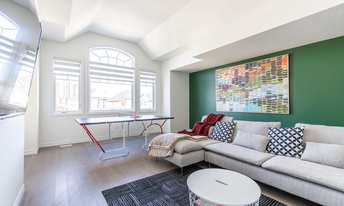 London House | Comfortable Lux | Sleeps 10 | PingPong, Cozy Family Movie Room