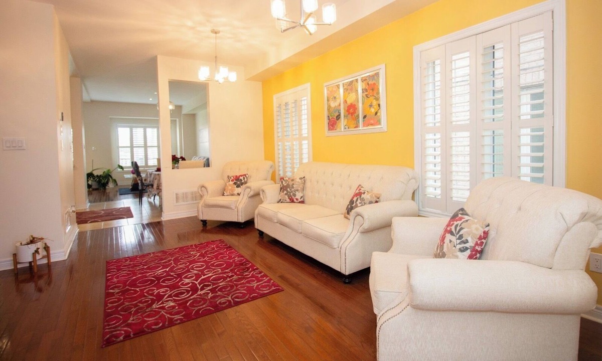 Meadowvale Village House | Comfortable Residential 4BR Home with 2 Free parking.