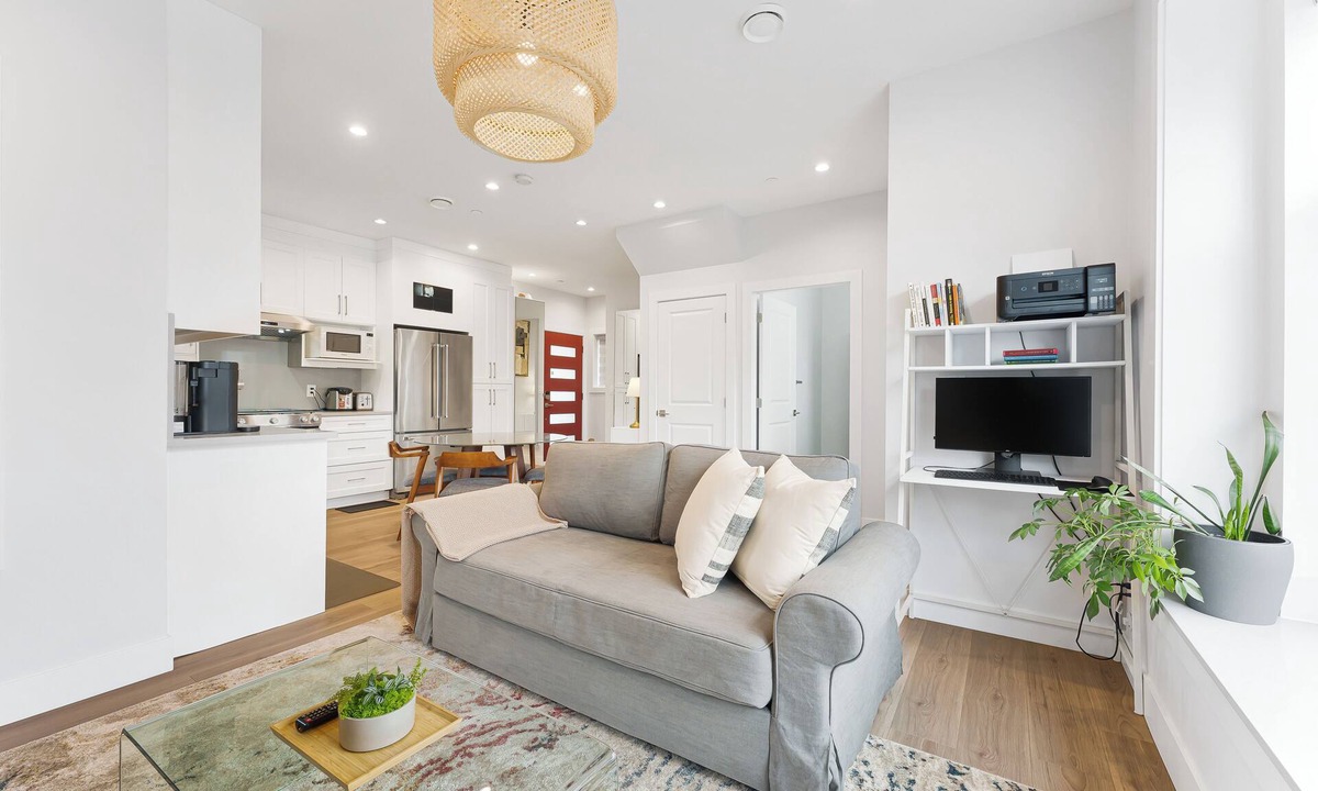 Fraserview House | Convenient 3 Bedroom in Heart of East Vancouver