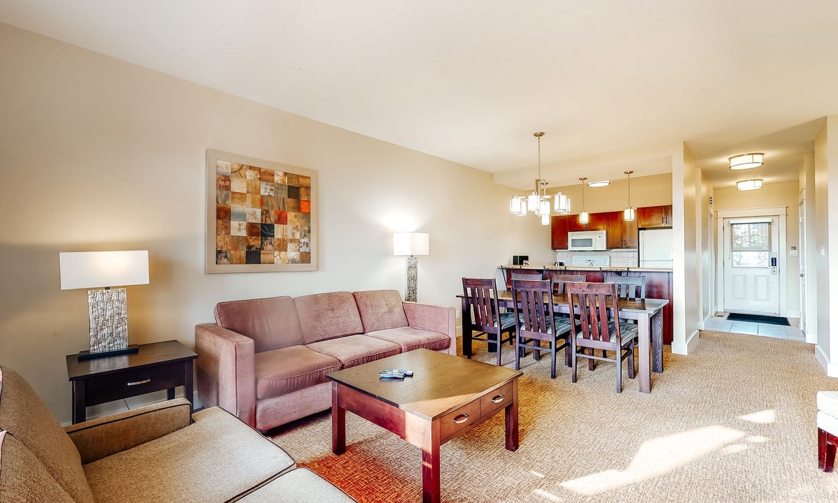 The Blue Mountains Condo | Convenient Dog-Friendly Condo w/Patio, Free WiFi, and Private Washer/Dryer