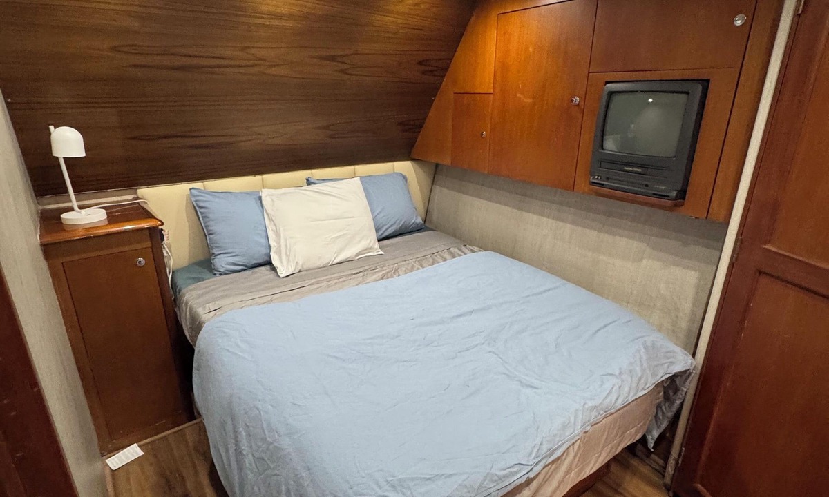 Lunenburg Boat Rental | Conveniently located Yacht close to the UNESCO town of Lunenburg, Nova Scotia