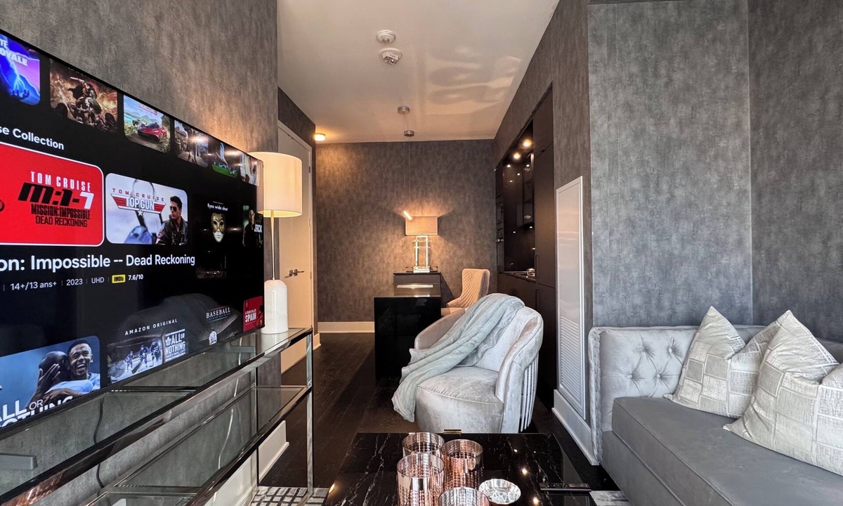 Yorkville Condo | Corporate‑Class 1 BR Yorkville Executive Residence