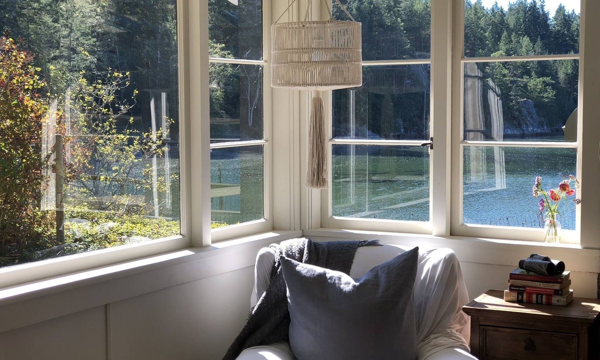 Mansons Landing Cabin | Cortes Beach house nRelaxing cottage on the ocean