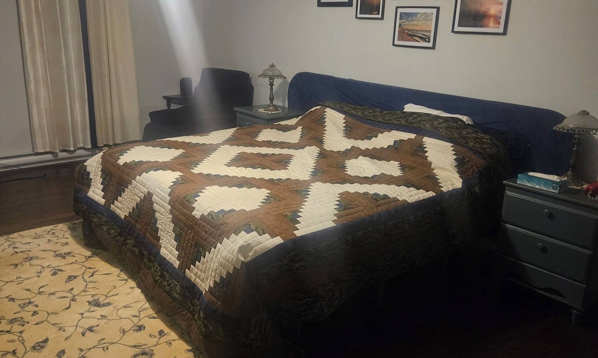 Thames Centre Cottage | Cottage in the city . 5 min walk to Fanshawe lake. bBking/hiking trails galore