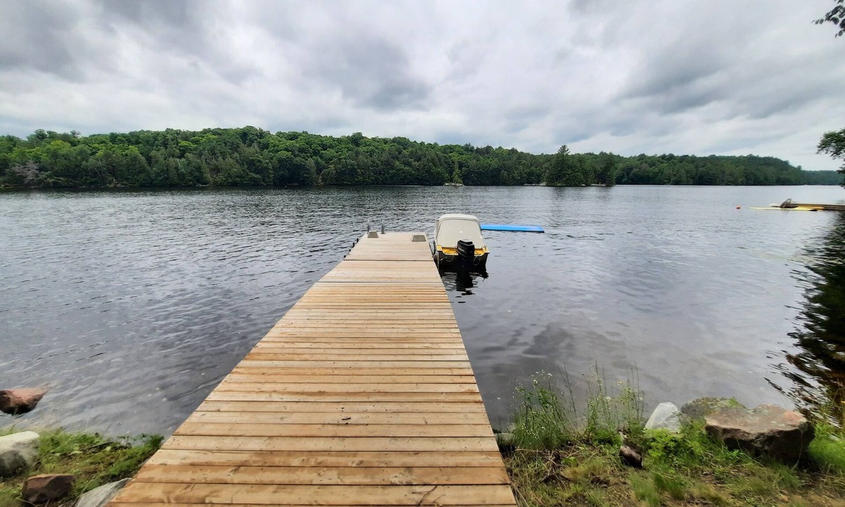 Arnstein House | Cottage with 40' Dock! Beautiful lake with excellent fishing.