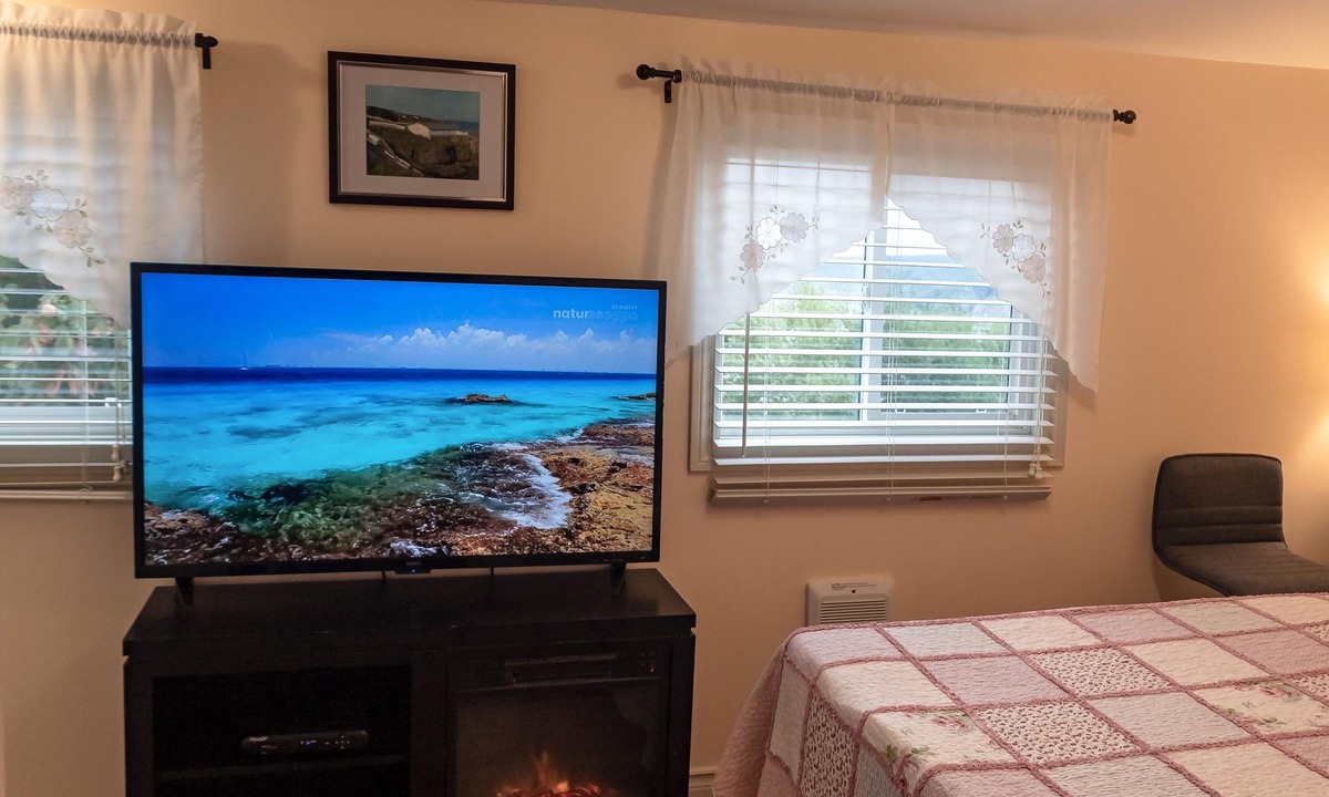Pouch Cove House | Country home 20 min from city has an ocean view, bird feeders, & a whirlpool tub